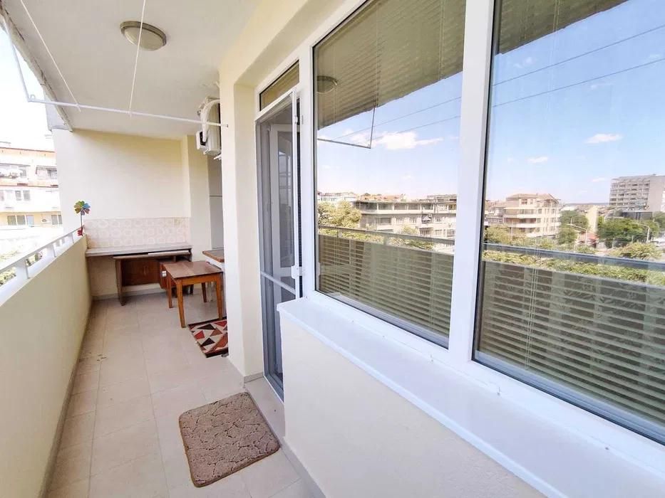 Дава се под наем Четиристаен апартамент в Варна, Червен площад - 110 кв.м за 767 € - Снимка #9