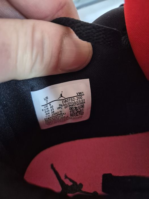 Jordan
Air Jordan 4 Retro "Taupe Haze" sneakers
Air rs
Air Jordan 4 Re