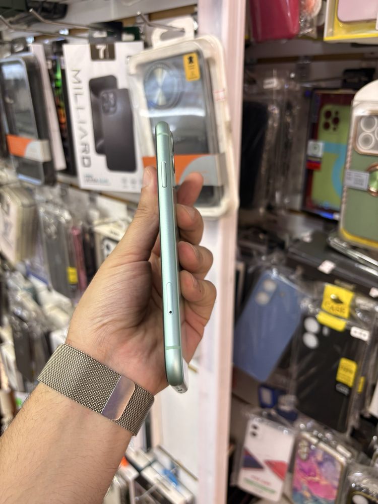 iPhone 11  64 gb ideal