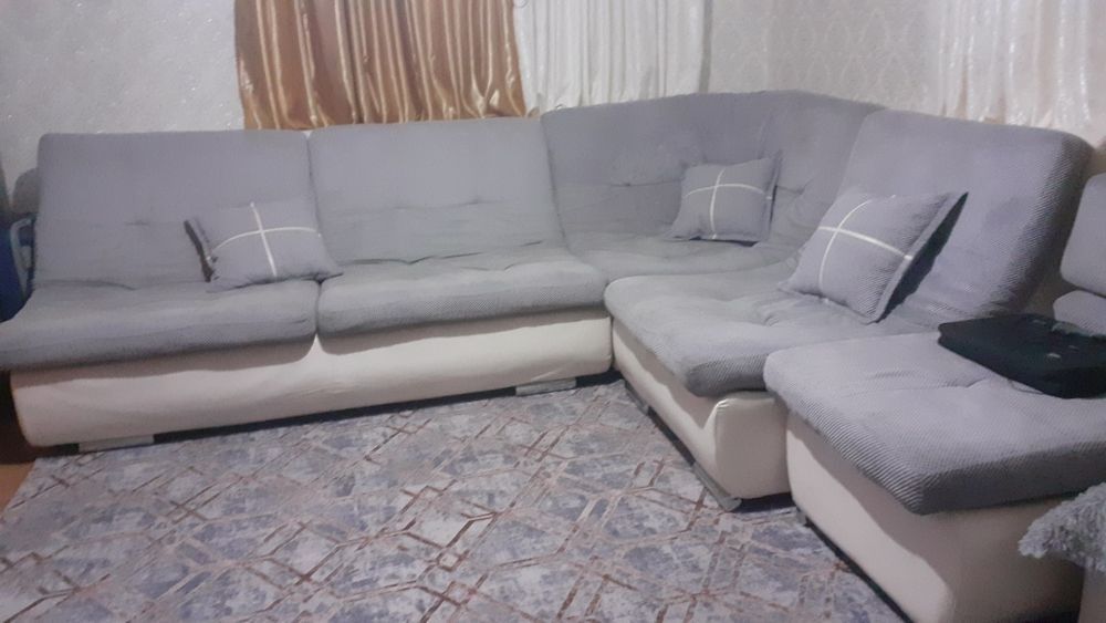 Продаётся диван угловой серый раскладной в отличном состоянии