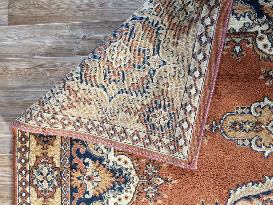 Ковер в хорошем состоянии