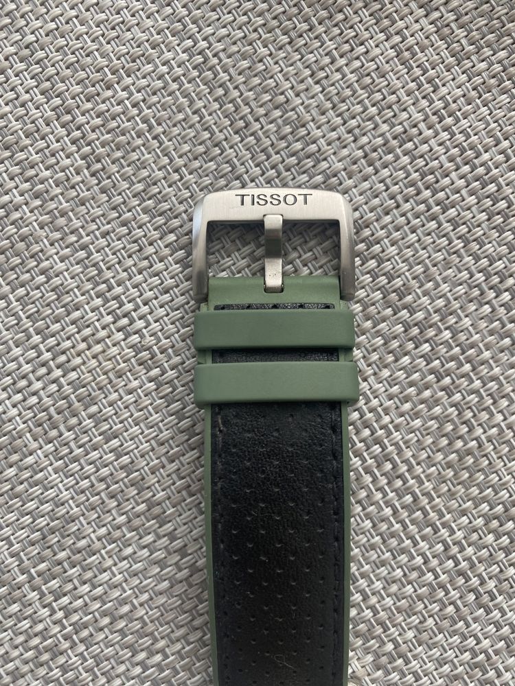 Часовник- Tissot V8 Chronograph