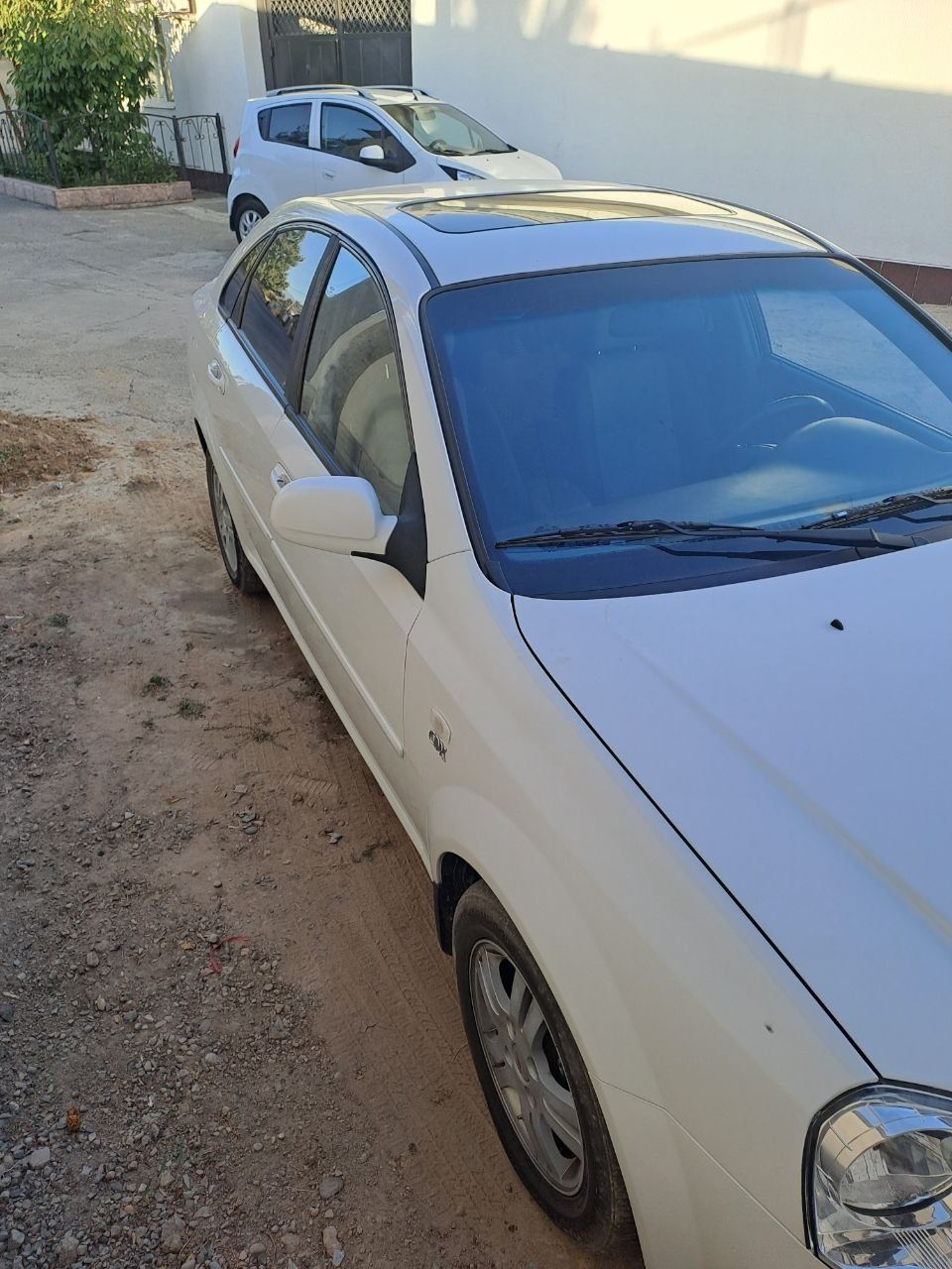 lacetti sotiladi