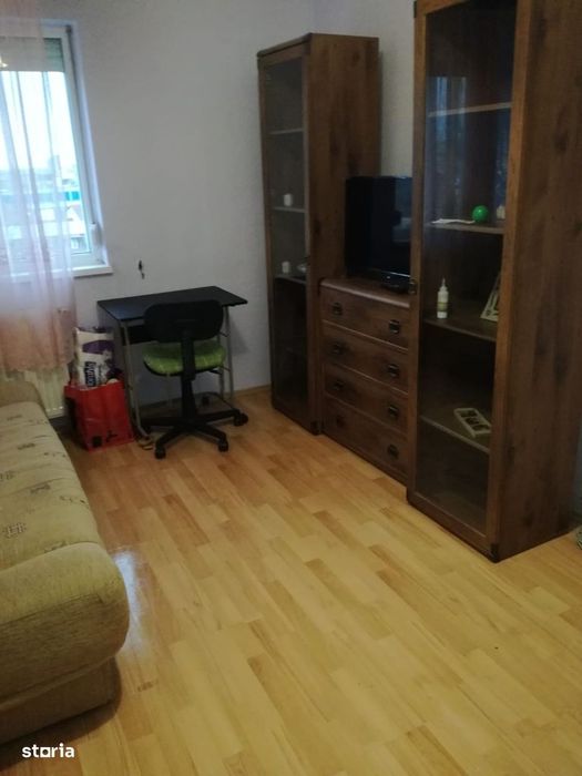 Inchiriez apartament doua camere mobilat etaj V Oradea