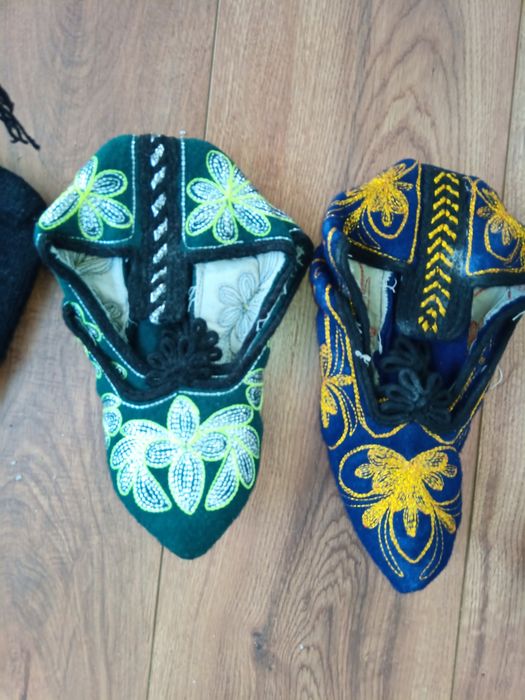 Родопски везани терлици с гайтан
18 лв чифт /9,2€
Родопски пантофи вез