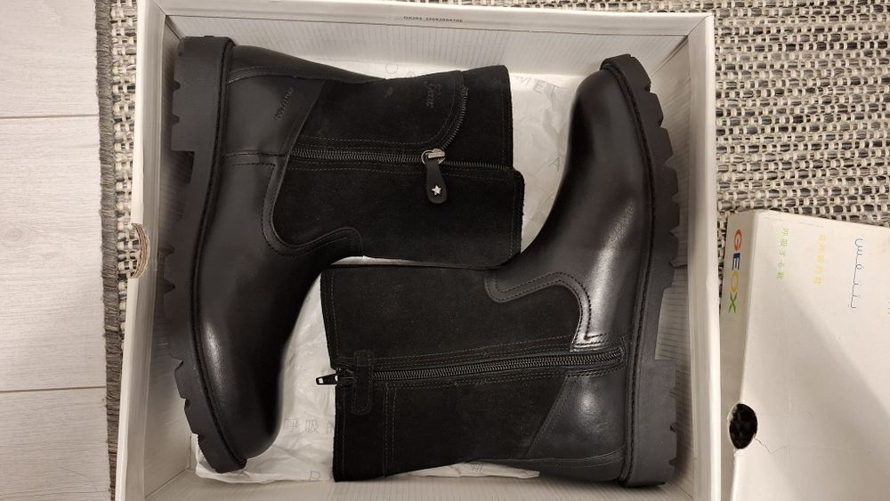 Кожени ботуши GEOX