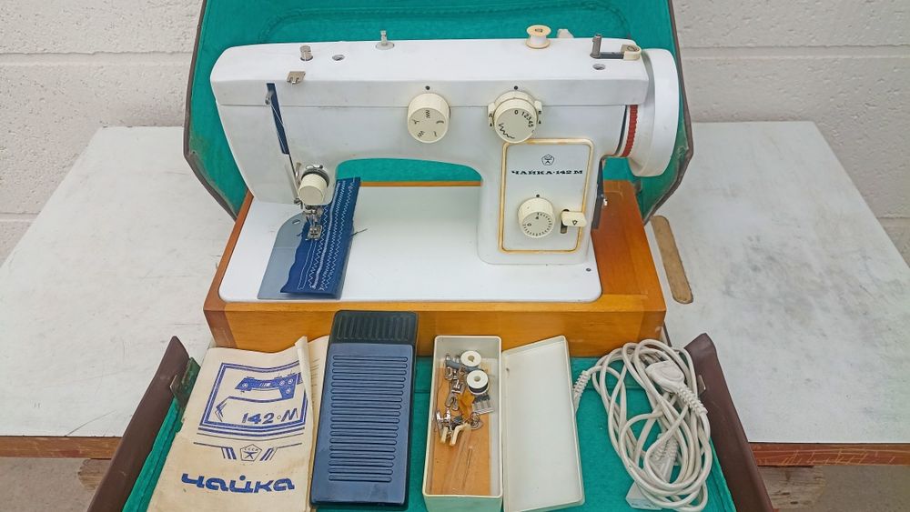 Новая швейная машинка Чайка 142 прямострока зигзаг оверлок шьет 100%