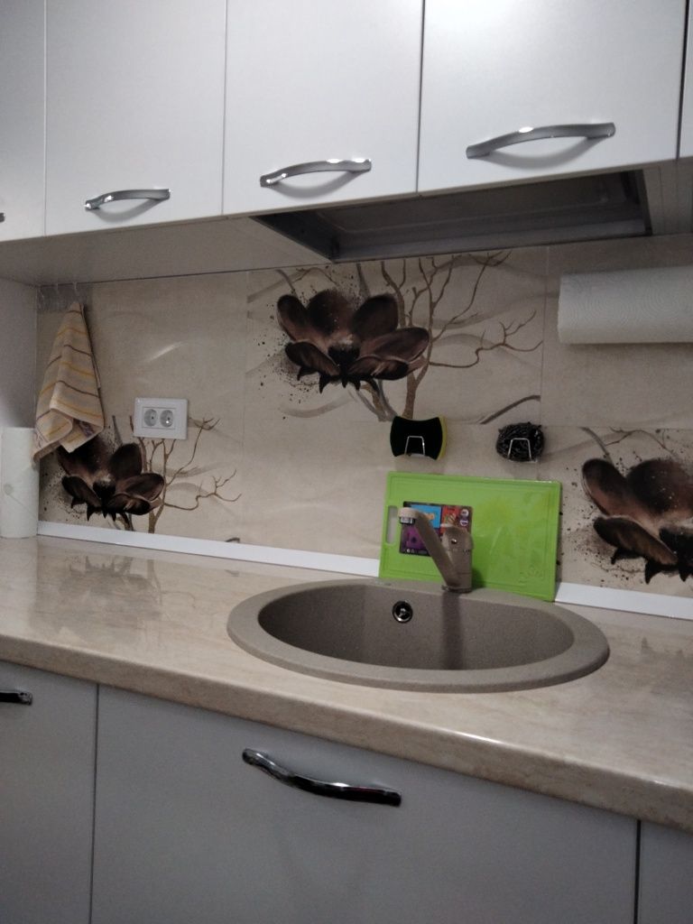 Ofer spre inchiriere garsoniera in bloc nou, utilat, mobilat modern,