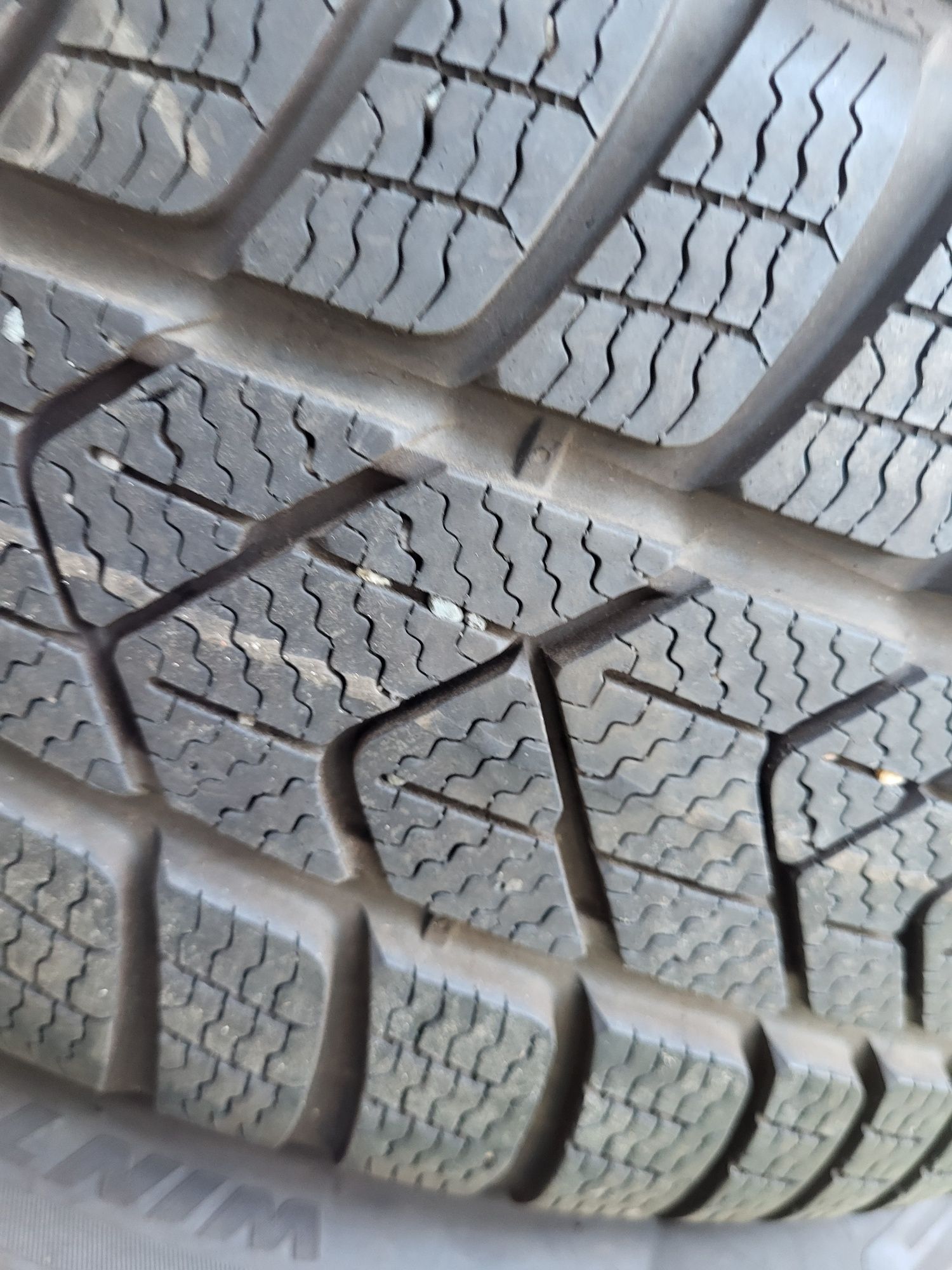 4 бр зимни 225/55/17 Pirelli