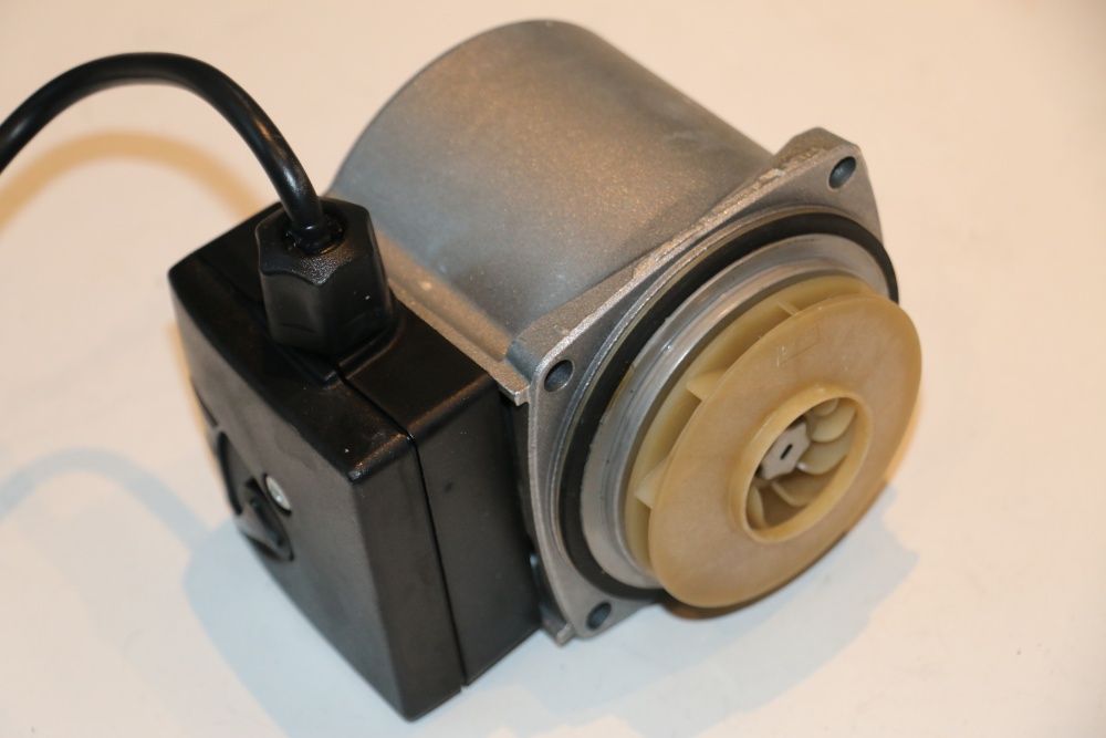 Pompa Grundfos UPS 15-50 ICHS centrala termica Immergas Eolo Star Mini