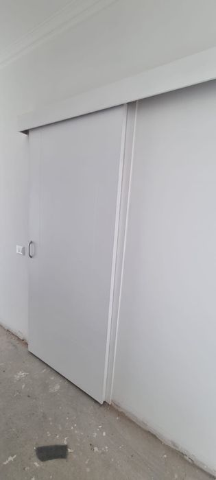Usa noua, glisanta ..doar montata..toc sina si pervaze incluse