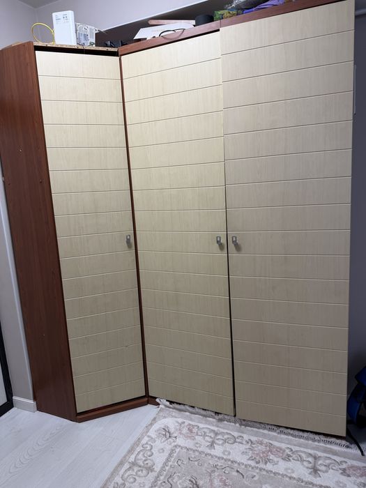 Шкаф угловой для прихожей или спальни