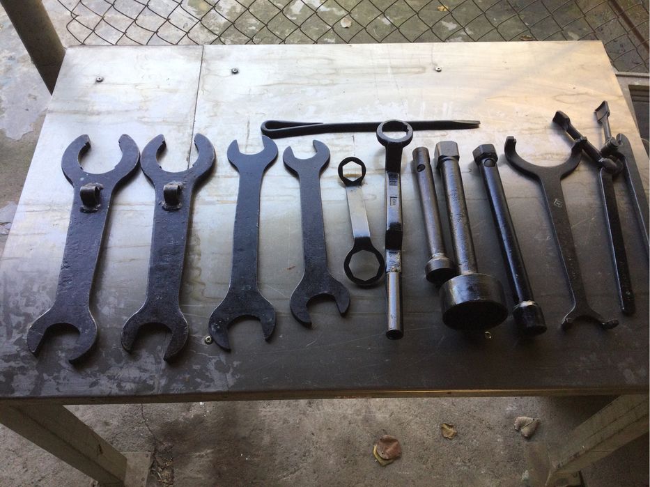 Буссоль, бинокль.