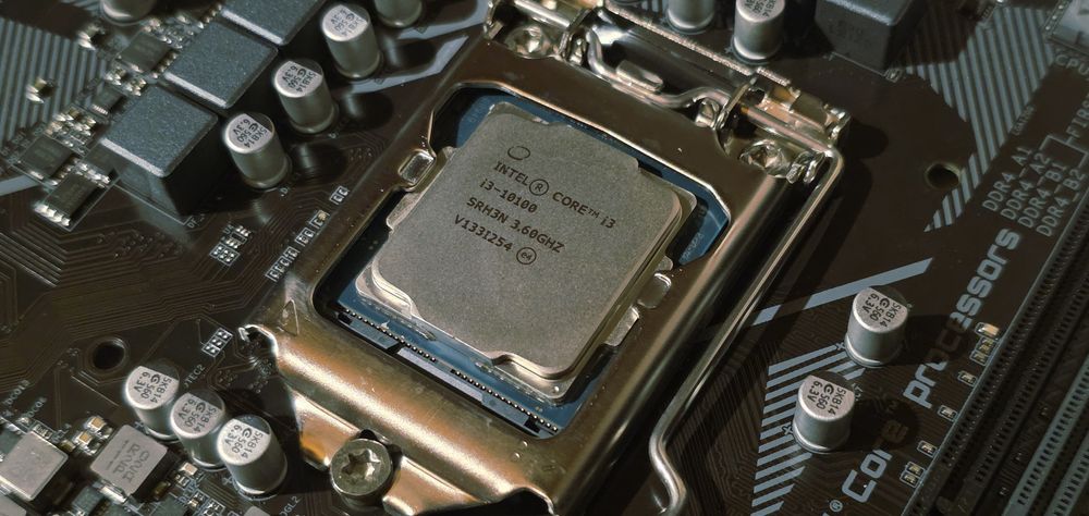 Procesor gaming Intel Core i3 10100 4.3GHz 4/8 core socket 1200