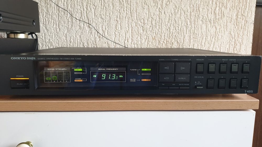 Tuner Onkyo Integra T-4015