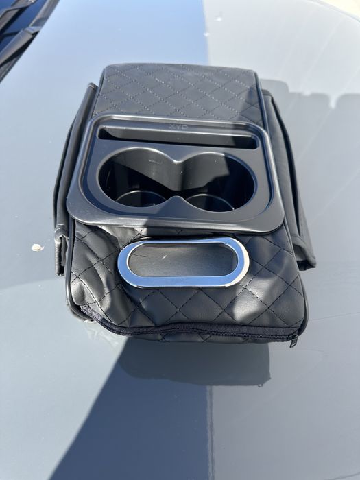 Suport cotiera auto cu multe compartimente