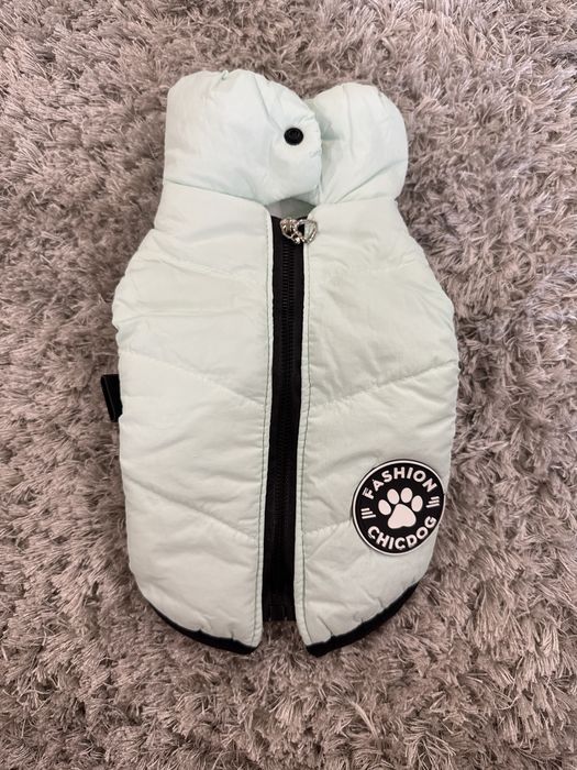 Jachetă pentru câini/pisici nouă