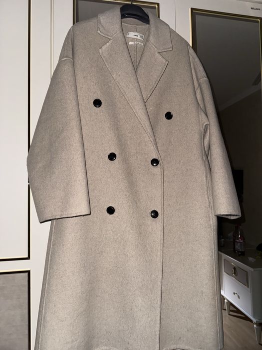 Продам пальто манго очень красивое