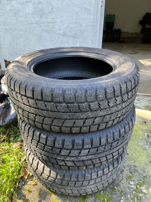 Зимни гуми Toyo 235/60/17 - 10мм грайфер