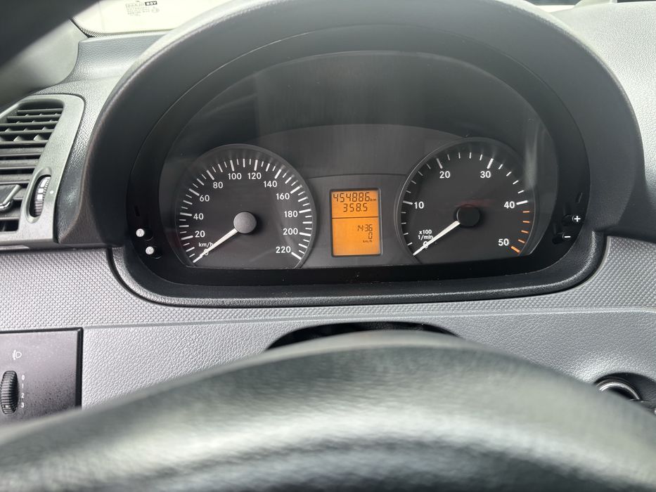 Vand sau schimb Mercedes vito