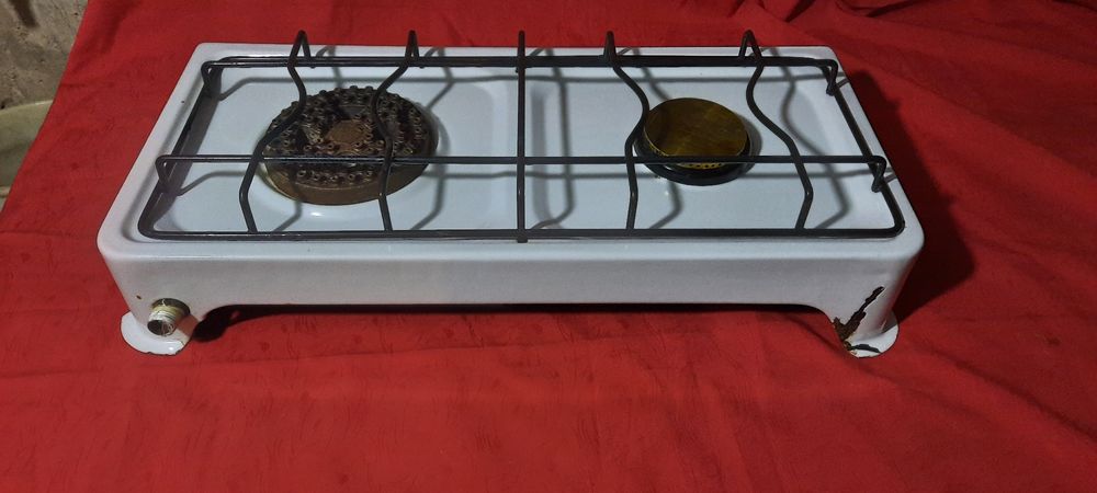 Продаётся настольная газовая плита.