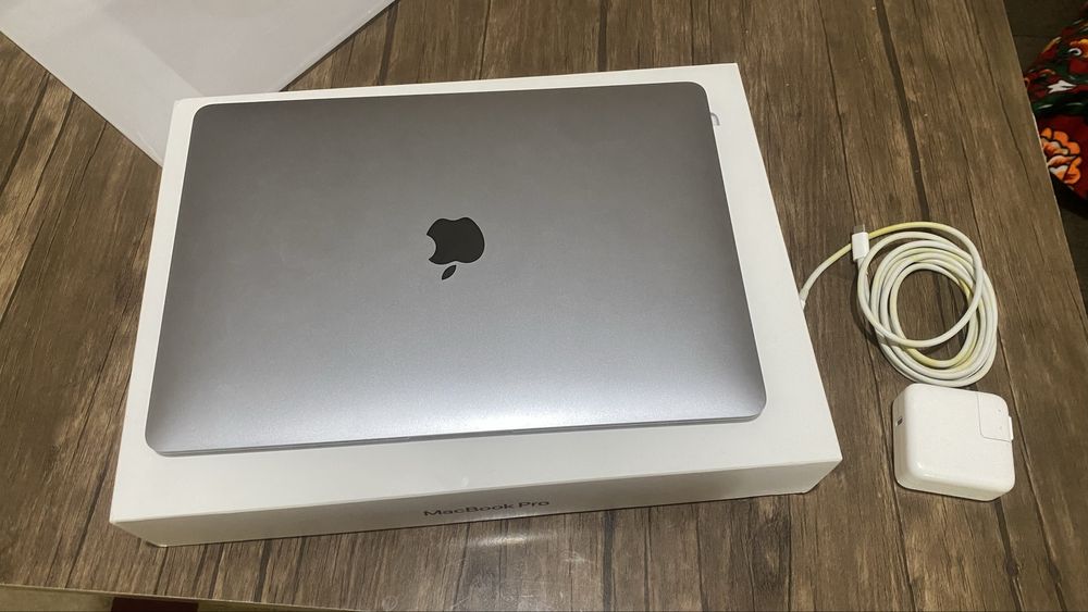 Macbook Air M1, 8/256 Gb, 13,3 inch