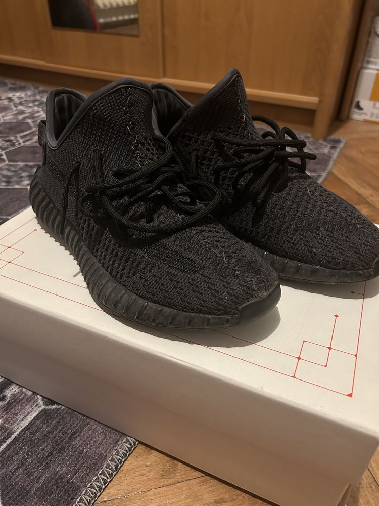 yeezy 350 v2 black 42