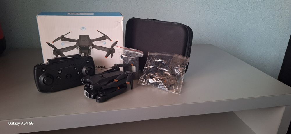 Vand drona noua usor de utilizat