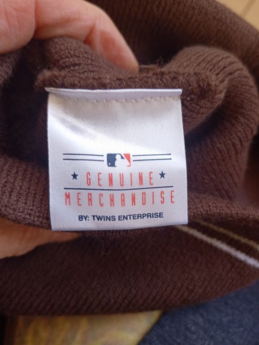 Нова, оригинална шапка с етикет