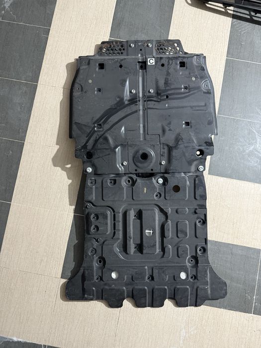 Заводская защита двигателя Toyota Land Cruiser 200