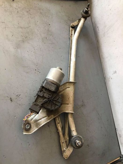 Ansamblu stergatoare motoras dacia logan sandero dupa 2004