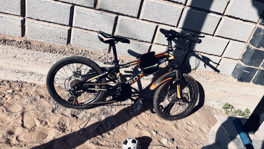 Продам велики детские возвраст 5 лет и 9 лет а также шезлонг и самокат