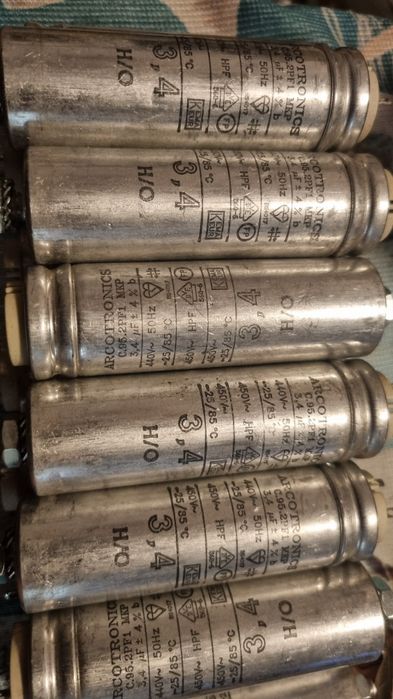 Кондензатори, а техника