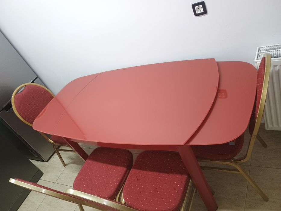 Scaune pentru living ,4 scaune cu cadru metalic,auriu cu stofa roșie