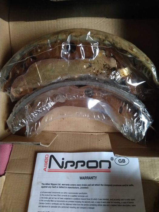 Тормозные  колодки на "  Ниссан"  +  сальник