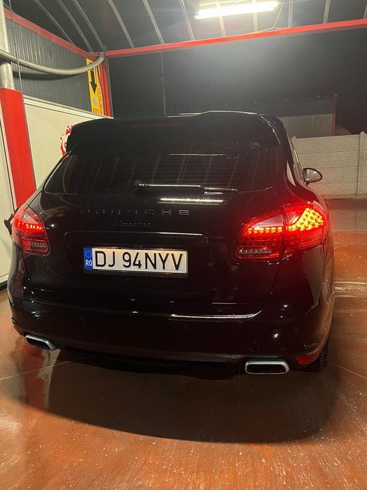 Vând Porsche Cayenne
