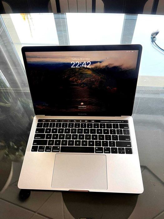 MacBook Pro (13 дюймов, 2.4 Ghz, i5, 8гб, 512гб ссд, 2019 г.+тачбар)