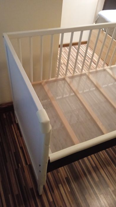 Patut bebe ikea cu saltea inclusa+husa impermeabila +2cearsafuri