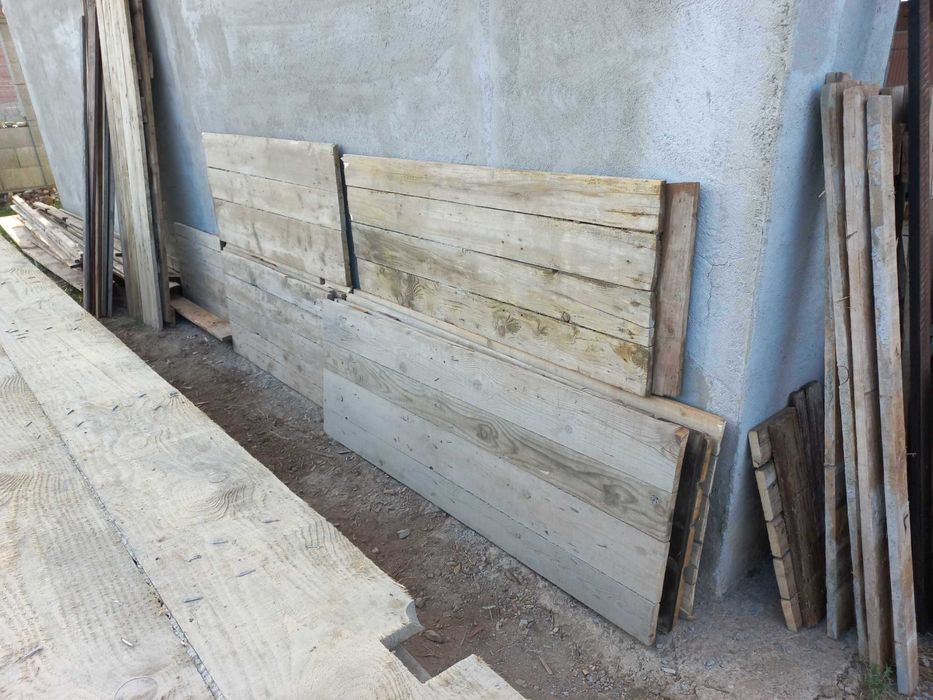 Vand  cofraje din lemn