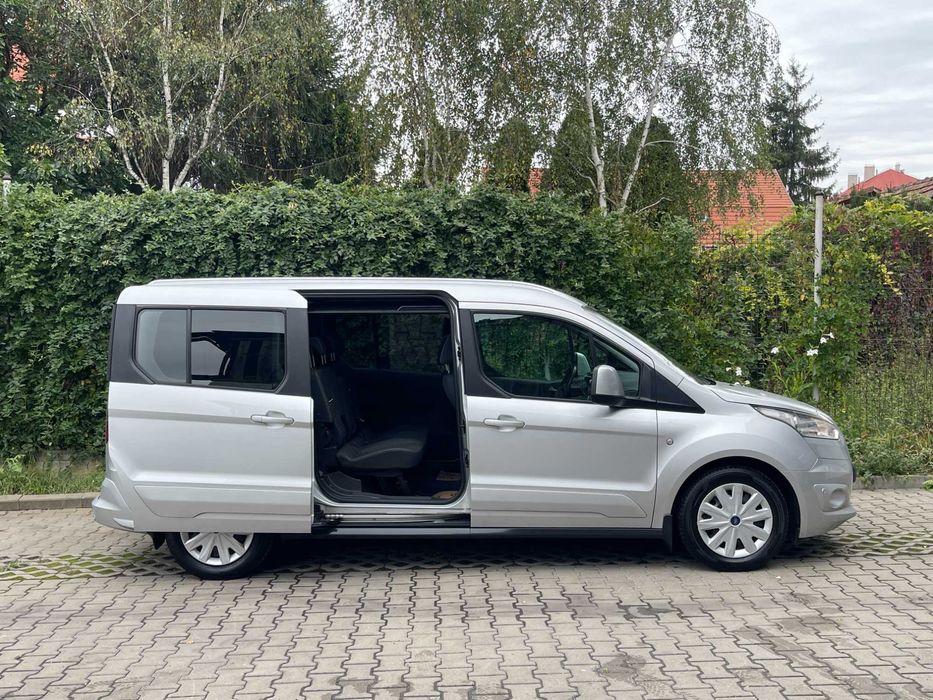 Ford Tourneo Connect Maxi Titanium