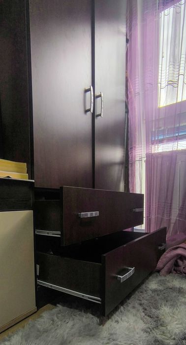 Двукрилен гардероб с надстройка