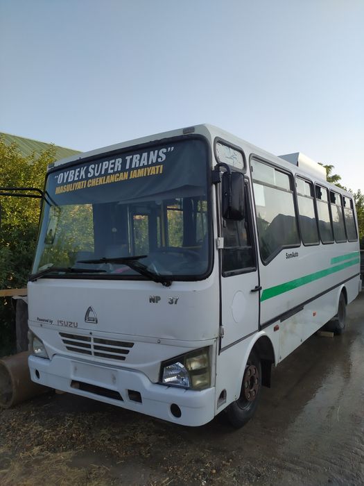 Isuzu avtobus kabina