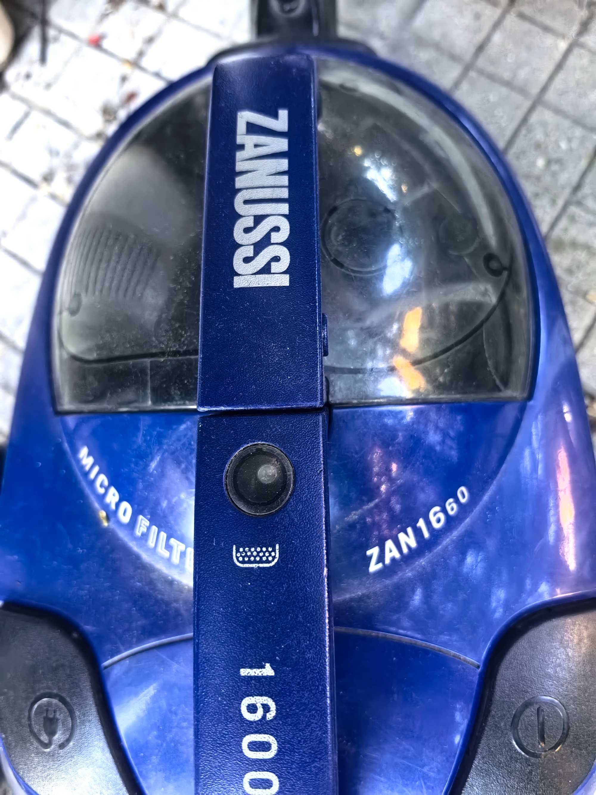 Прахосмукачка Зануси 1600W