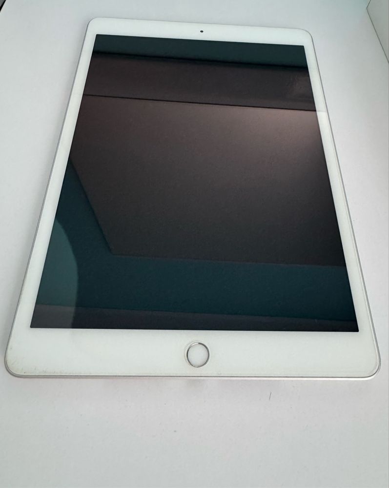 iPad (8th Generation)Wi-Fi  128 GB