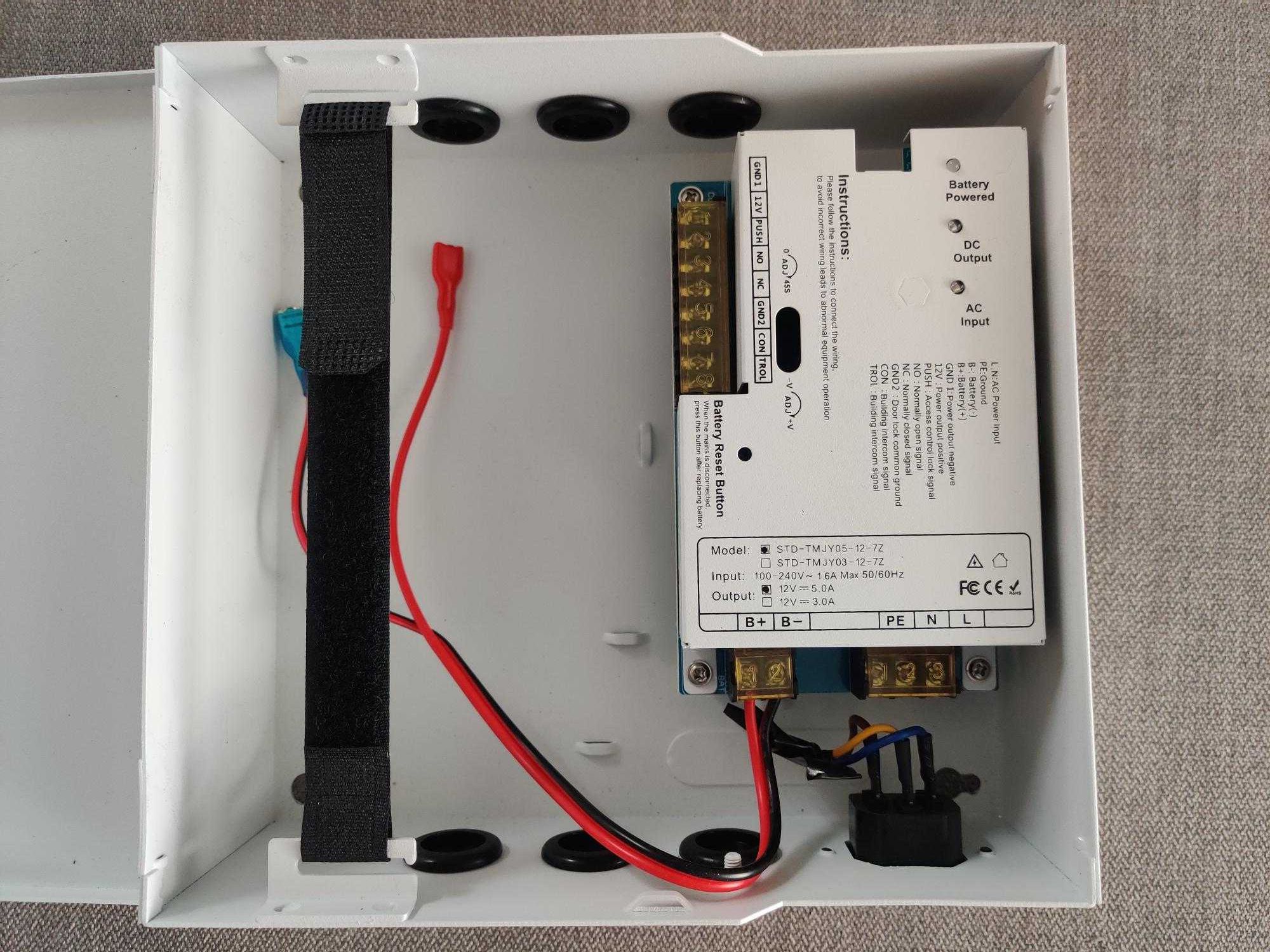 Sursa de alimentare 5A cu back up pentru sisteme de interfon de bloc