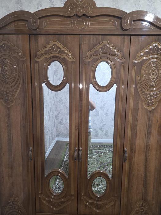 Shkaf holati ajoyib.