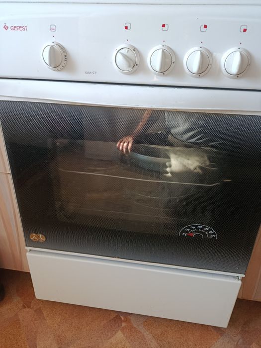 Продам газ плиту
