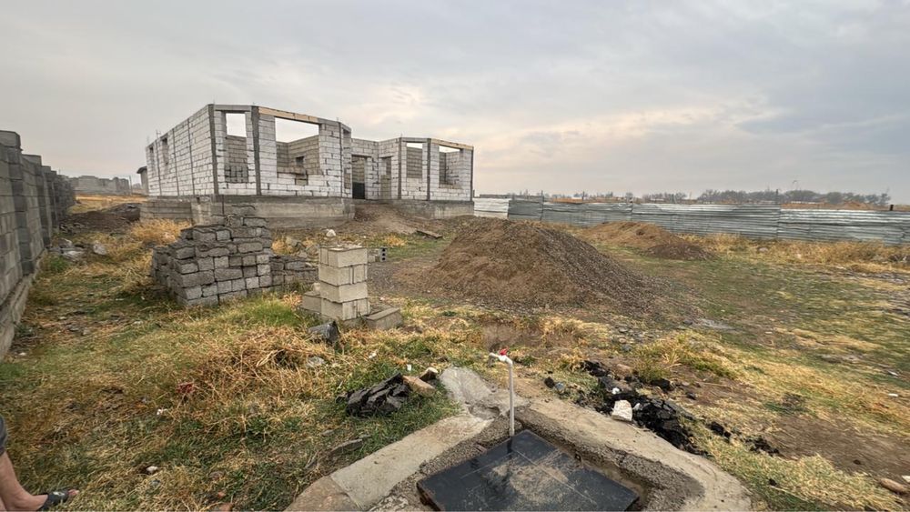 Недостроеный дом , участок 10 соток СРОЧНО