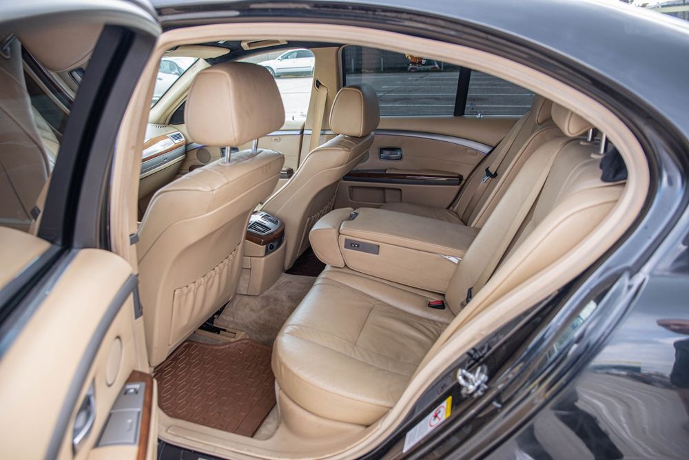 Vând sau schimb bmw e65