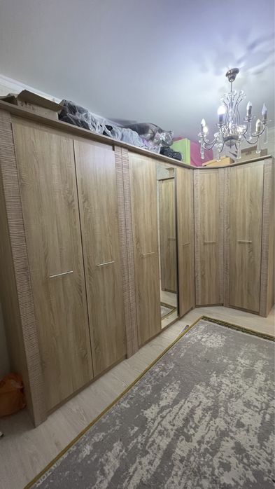 Большой вместительный шифонер